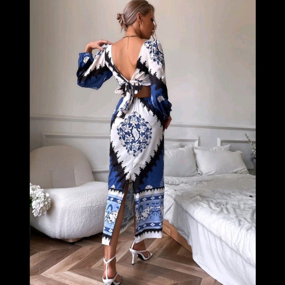 Tie Back Graphic Fitted Dress - Picture 2 of 8